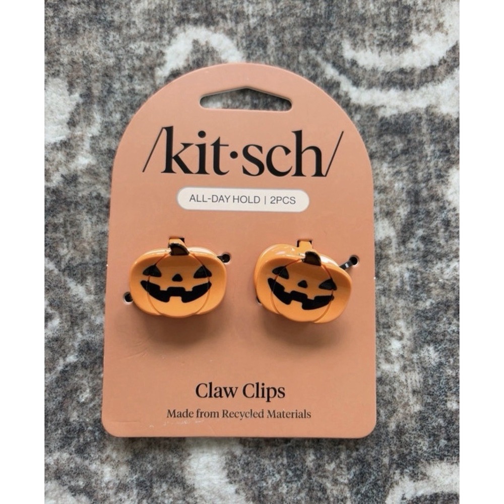 Kitsch Halloween jack-o'-lantern claw clips for hair